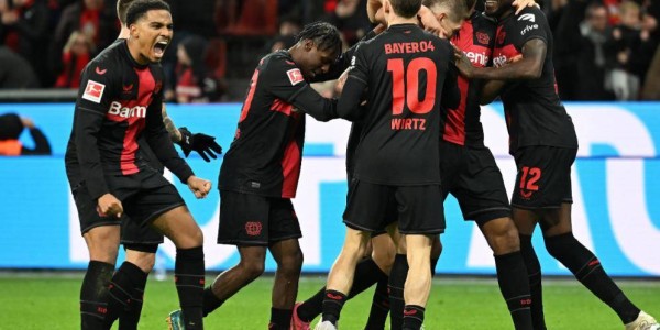 从0分垫底到德甲逆袭！勒沃库森换帅如换刀，穆里尼奥主场迎终极考验