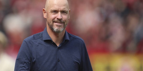 药厂德甲梦碎！2轮领先仍被绝平，滕哈赫的战术挑战何时终结？